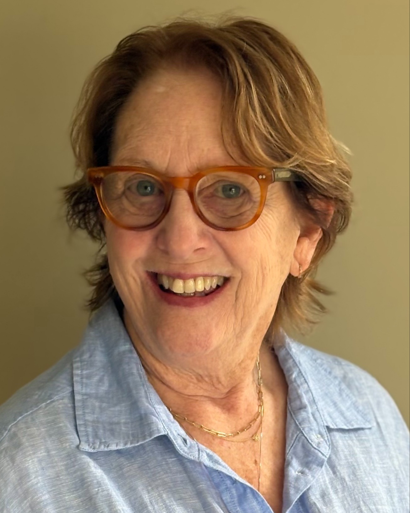 janet keller headshot-1